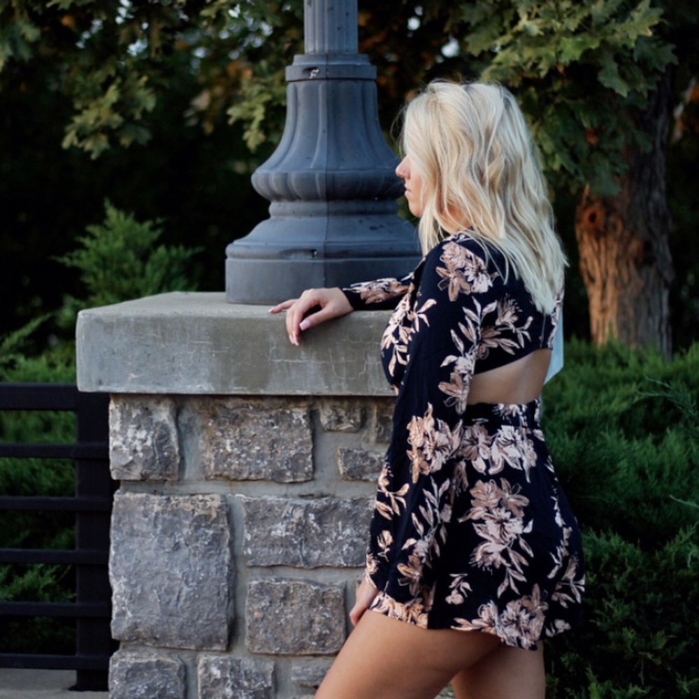 Floral Cut out Romper in Navy Blue - Picture 5 of 5